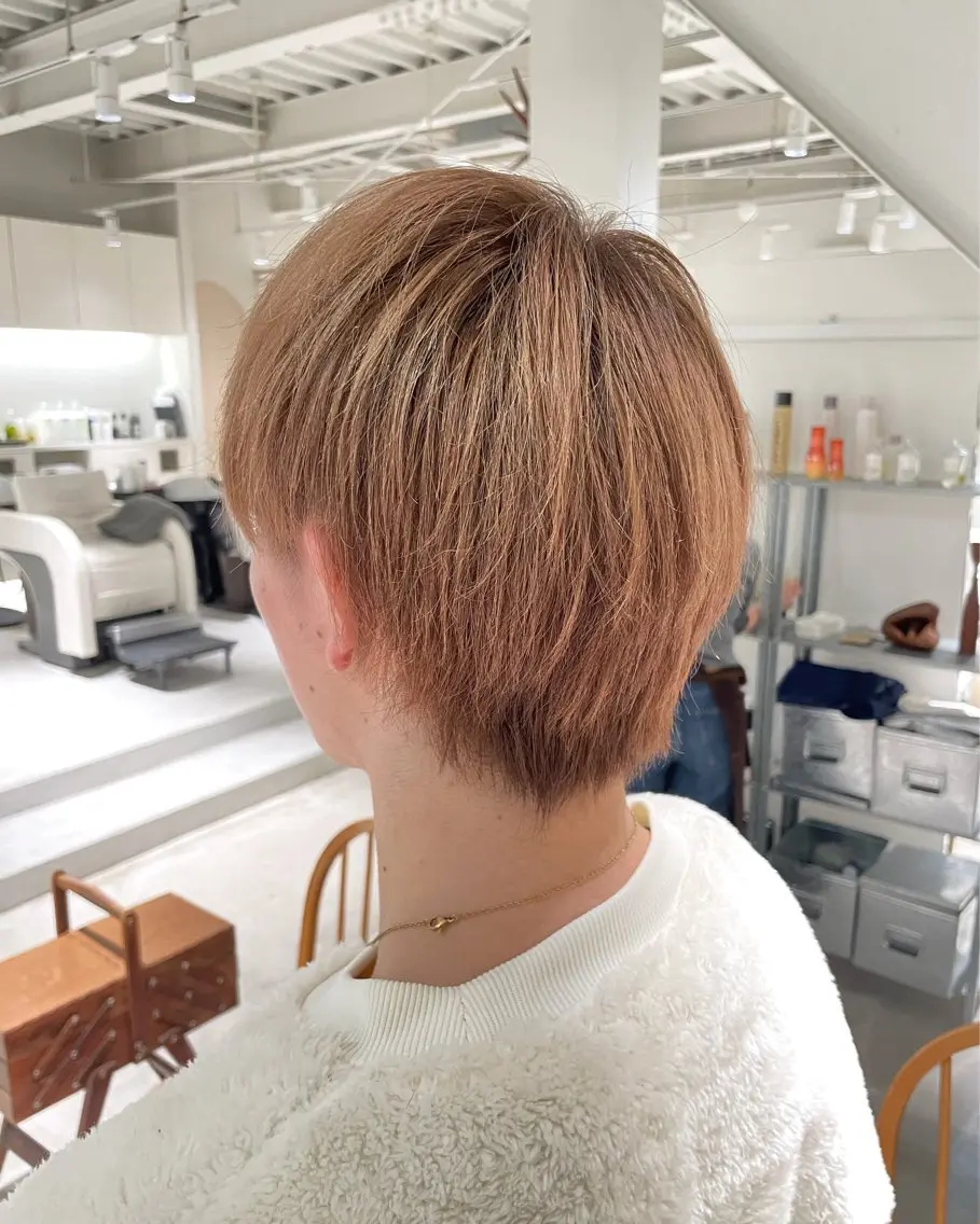 ショート カラー メンズ メンズブリーチ ベージュカラー ブリーチ 安西 香利奈のヘアスタイル