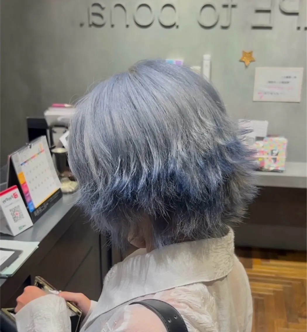 ショート カラー ブルーカラー デザインカラー カット ヘアカラー ハイトーン、カラー 特化⟡.·すわ☁️のヘアスタイル