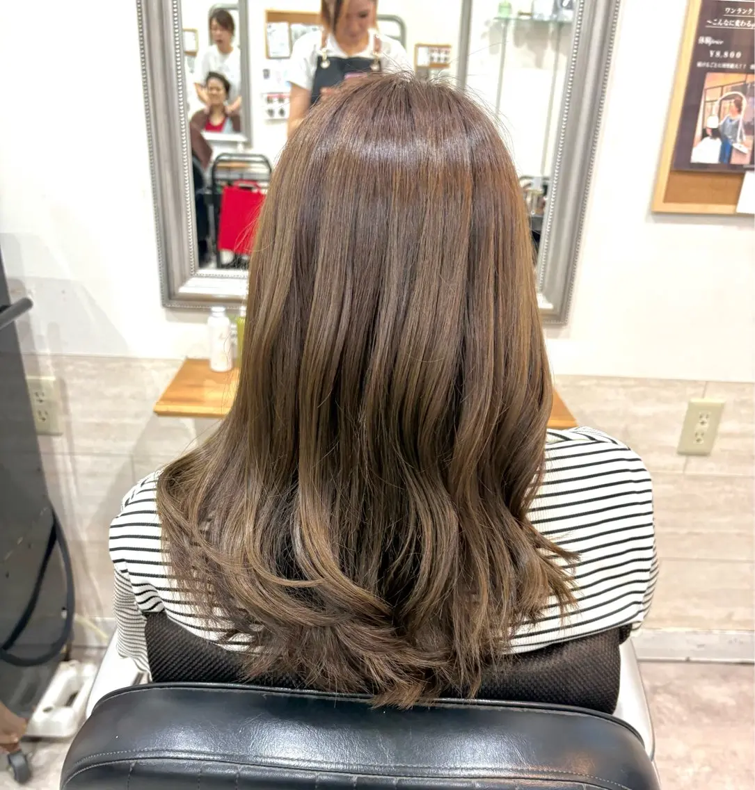 セミロング カラー ヘアカラー 堀川 希歩のヘアスタイル