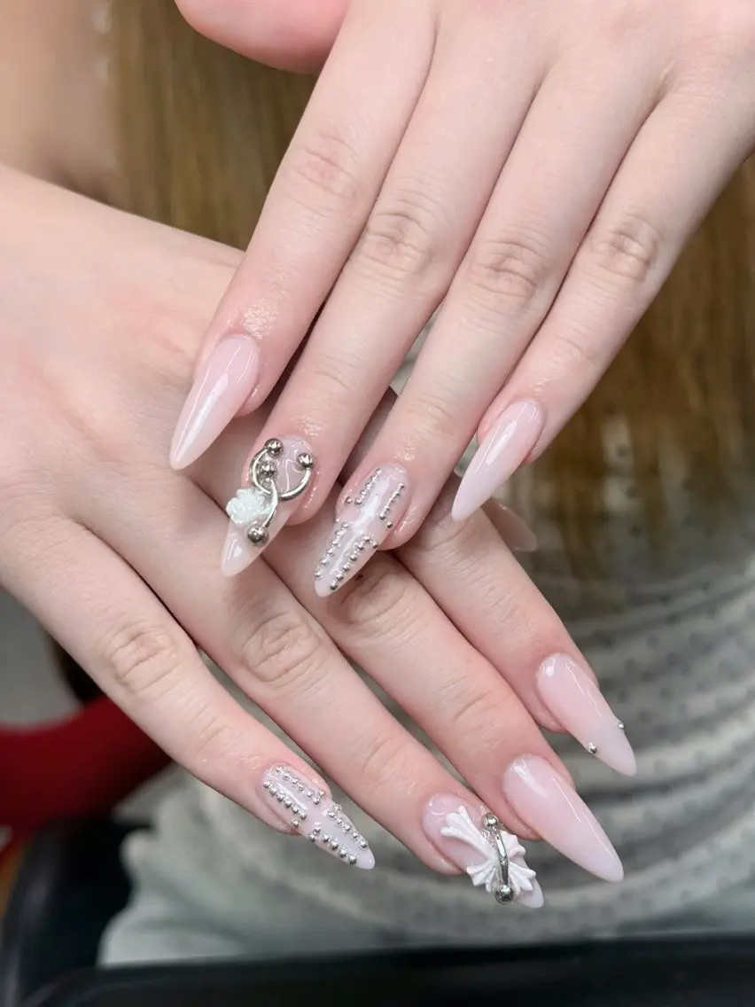 ネイル 韓国ネイル ロングネイル ピンク シルバー ワンホンネイル Iconic Nailのネイルデザイン