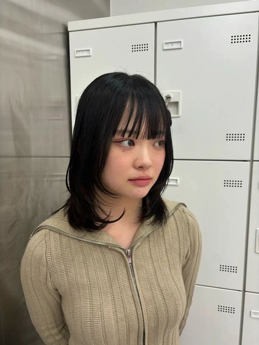 ミディアム カラー 抜け感レイヤー︴ ニュアンスカラーのヘアスタイル
