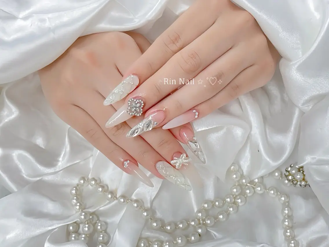 ネイル オーロラネイル チークネイル 桜ネイル クリアネイル ドット ハンドネイル Rin Nail 新大久保店のネイルデザイン