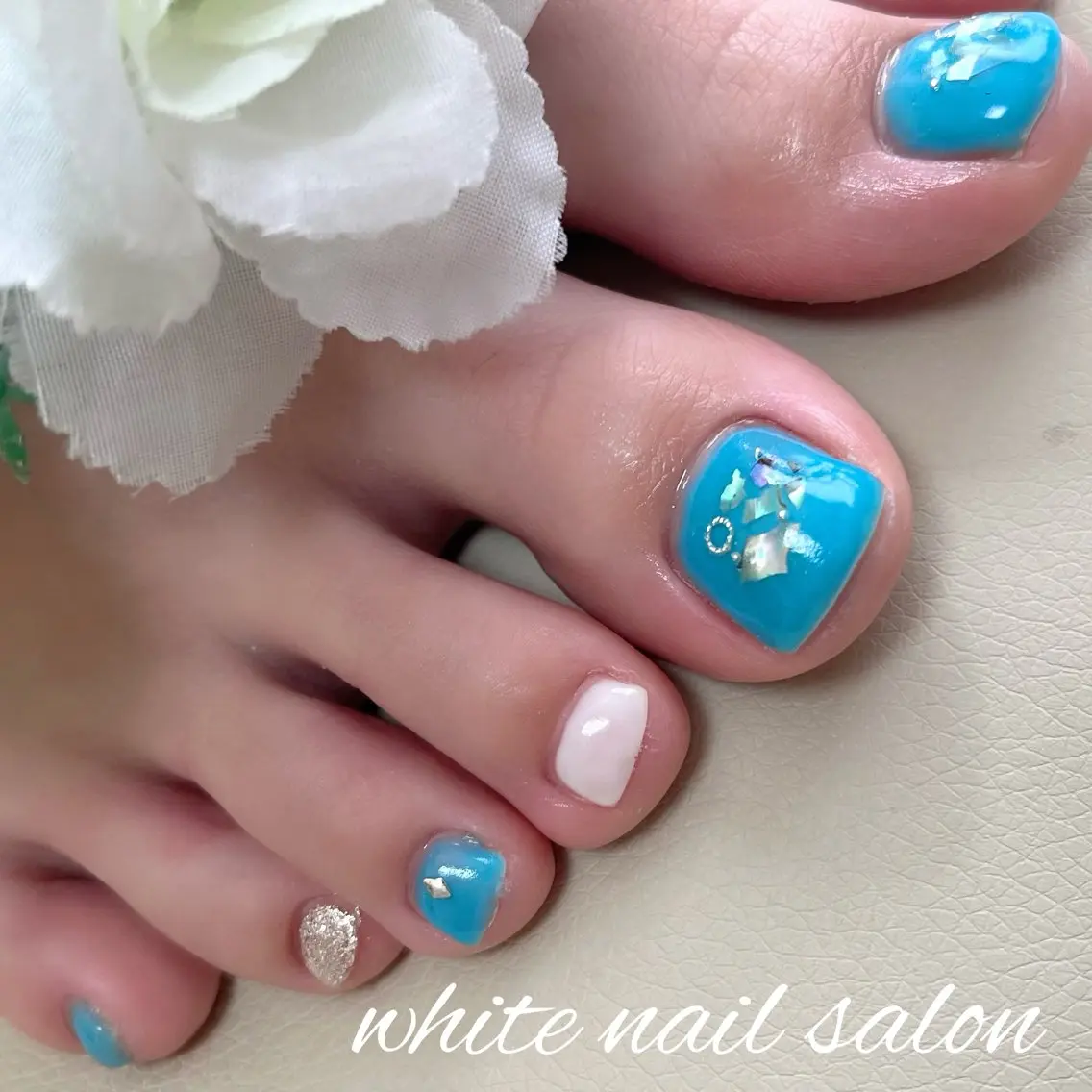 ネイル フットネイル ジェルネイル ハードジェル ラメ(グリッター) 持ち込み フットネイル white nail salonのネイルデザイン