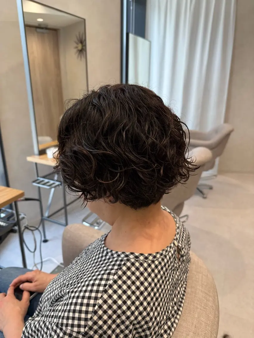 ショート くせ毛 必ず笑顔で帰っていた だきます！安田祐貴のヘアスタイル