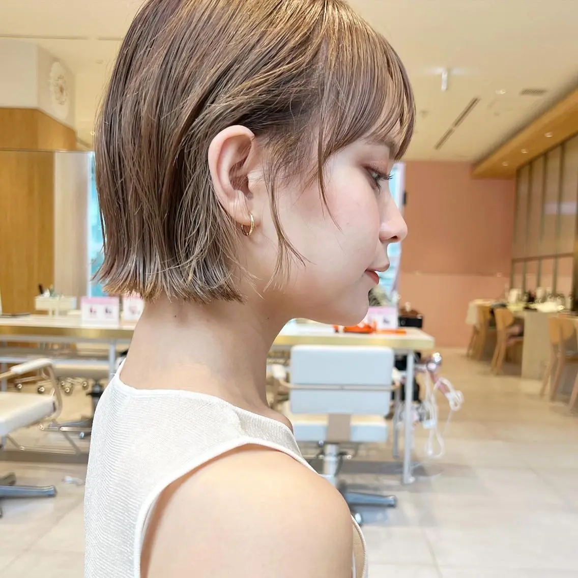 ショート カラー ベージュカラー 透明感カラー グレージュ ボブ カット ヘアカラー トリートメント レイヤー専門家 ダブルカラー修のヘアスタイル