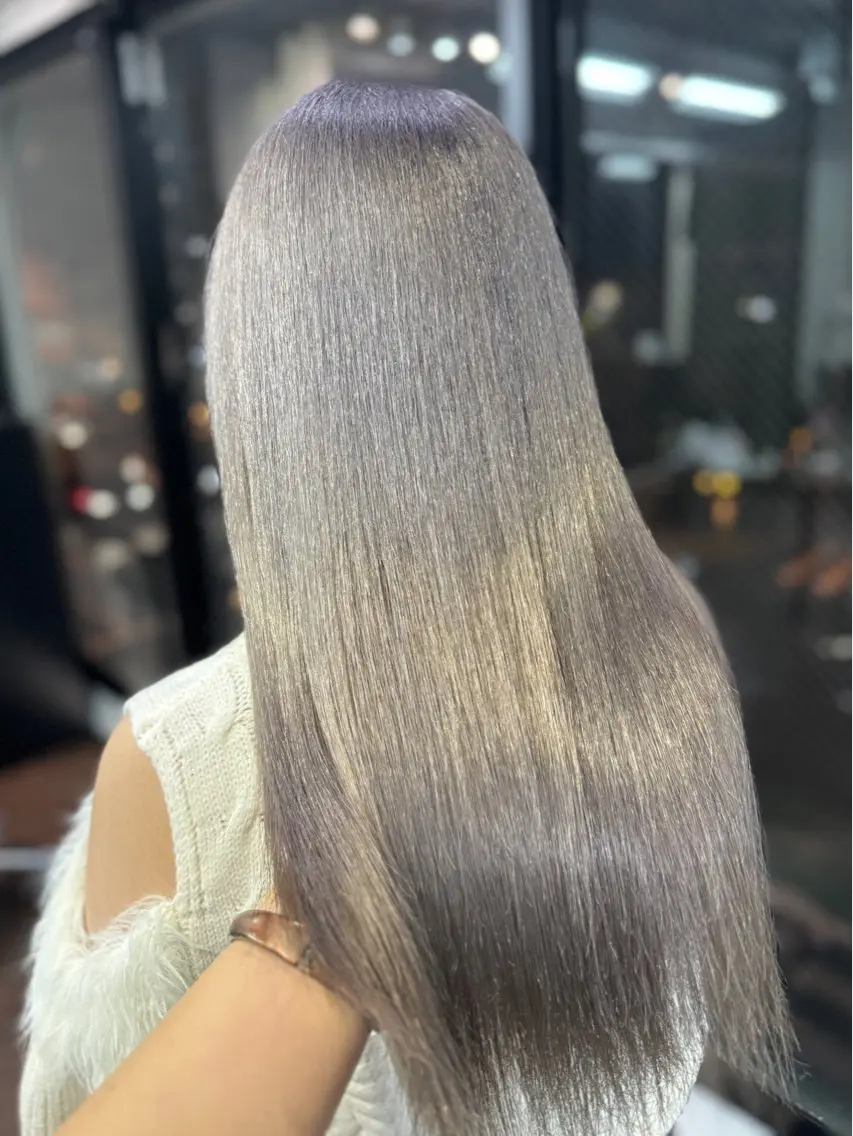 ロング カラー アッシュ アッシュグレー ブリーチ ケアブリーチ 透明感カラー ヘアカラー Lima/ハイトー ン/ブリーチ/心斎橋のヘアスタイル