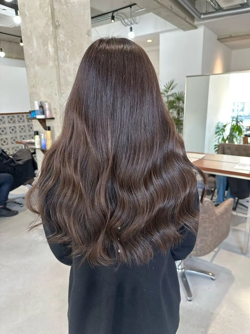 ロング カット ヘアカラー トリートメント カイリ /レイヤーカットのヘアスタイル