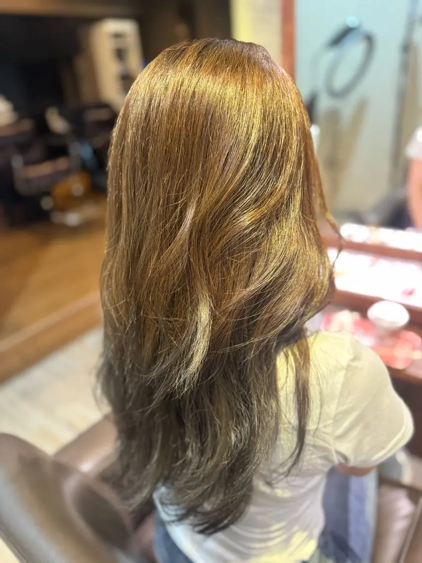 ロング カラー 三田 夏輝のヘアスタイル