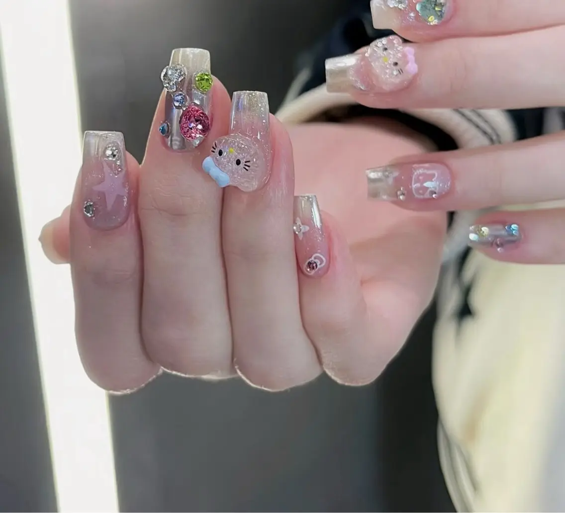 ネイル フレンチネイル グラデーション キラキラネイル 韓国ネイル マグネットネイル ハンドネイル 🎀🎀YooLi Nail Salonのネイルデザイン