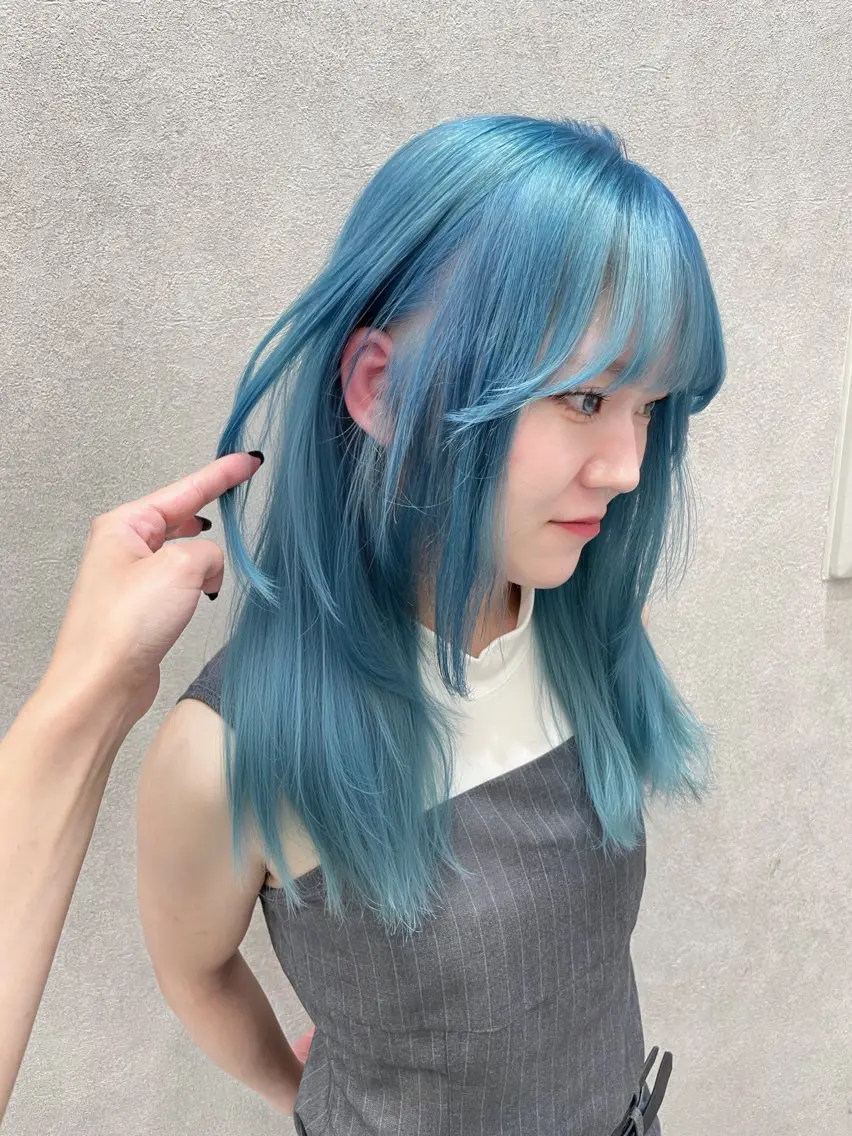 セミロング カラー ヘアカラー みのりハイトーン デザインカラーのヘアスタイル