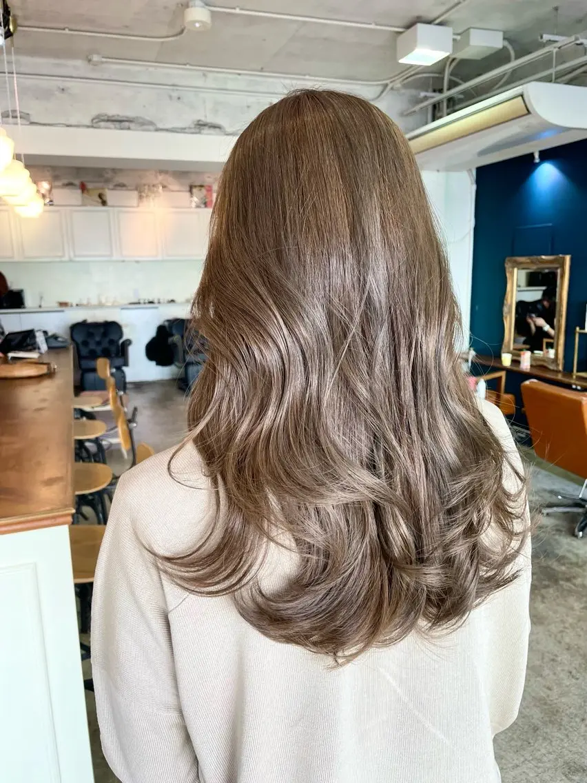 ロング カラー ヘアアレンジ ベージュカラー ミルキーベージュ レイヤーカット ヘアカラー トリートメント 山崎 澪 レイヤーカット/大宮のヘアスタイル