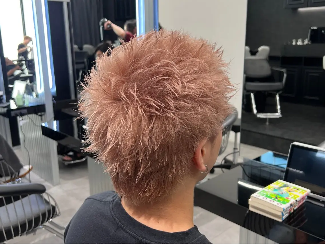 ショート カラー ベージュカラー ピンクカラー ピンクベージュ ショートヘア スパイキーショート 長谷野真吾のヘアスタイル
