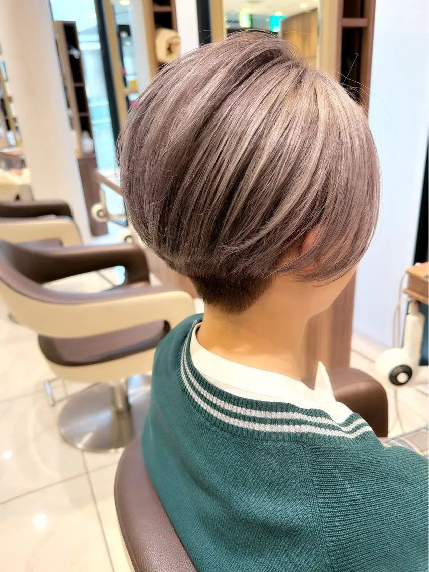 ショート カラー ベージュカラー ホワイトベージュ ショートヘア カット 💎縮毛矯正💎 髪質改善・店長 伊藤のヘアスタイル
