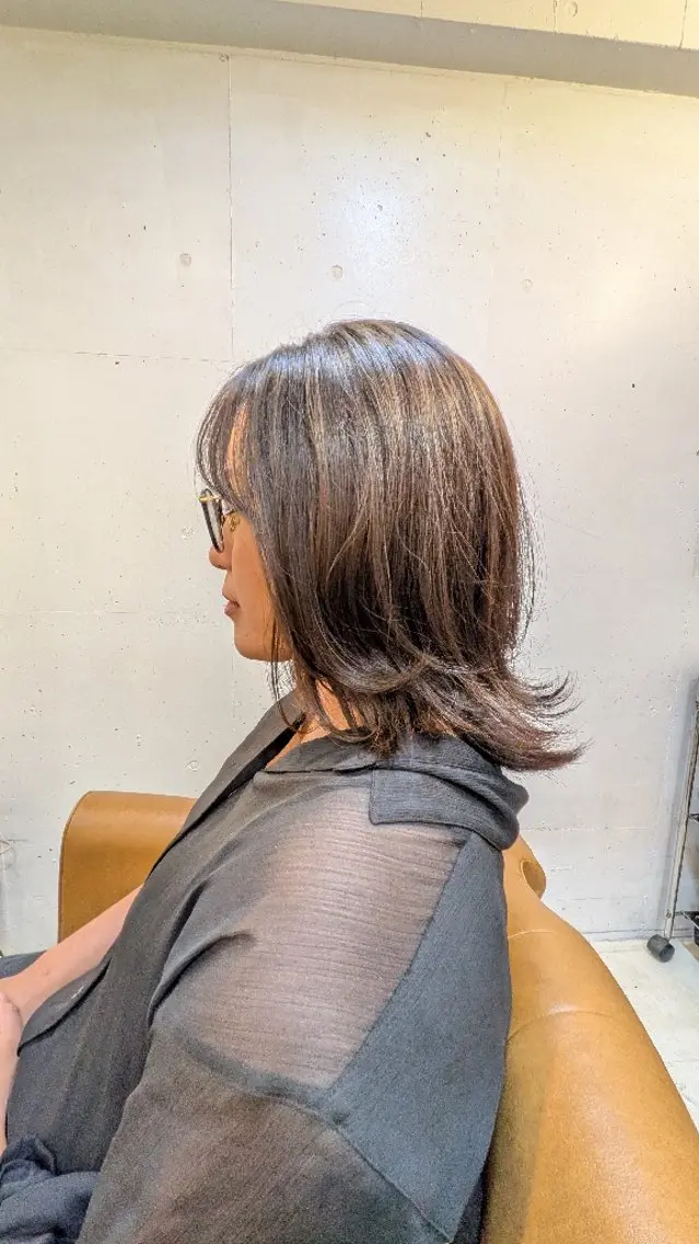 ミディアム レイヤーカット 外ハネヘア 浅井 琴音のヘアスタイル