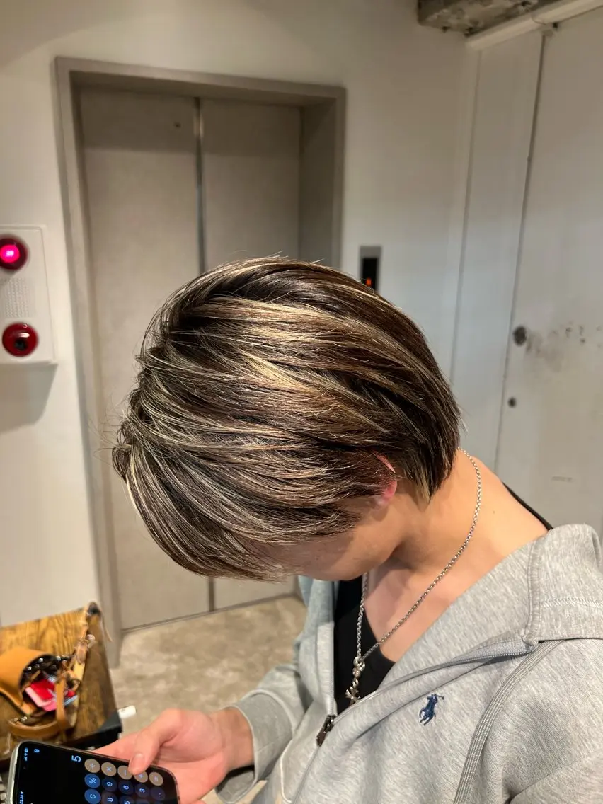 カラー メンズ メンズハイライト ブラウンカラー ハイライトカラー ヘアカラー AITOKYO たけし／メンズのヘアスタイル