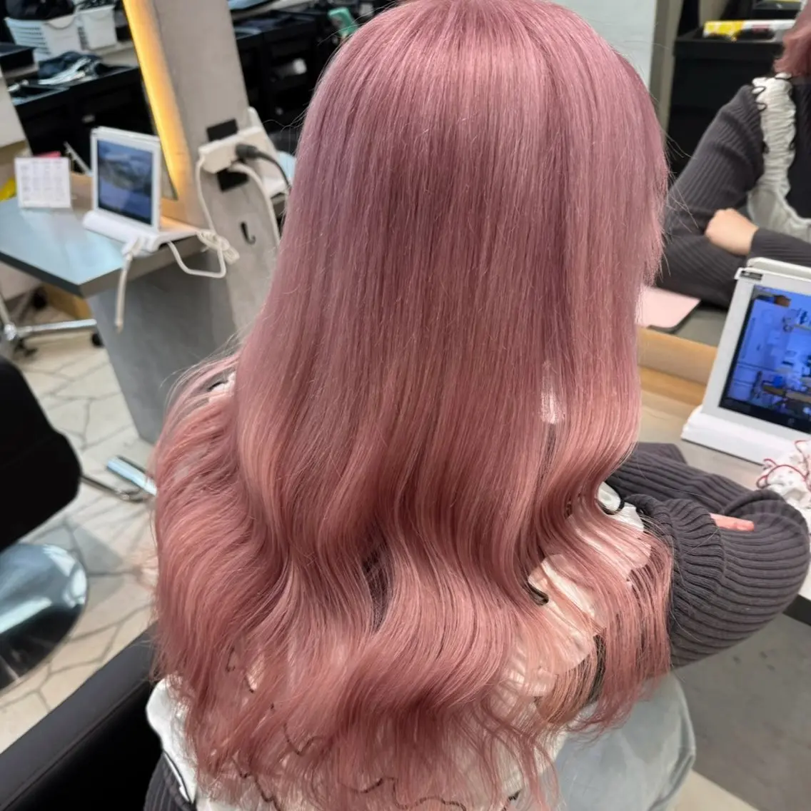 ロング カラー ブリーチ ピンクカラー カット ヘアカラー ベージュ/エクステ /職人/KENTAのヘアスタイル