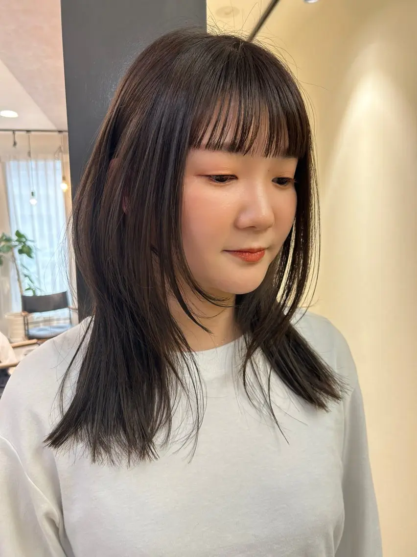 セミロング カラー 顔まわりレイヤー レイヤーカット hubhair レイヤー/透明感のヘアスタイル