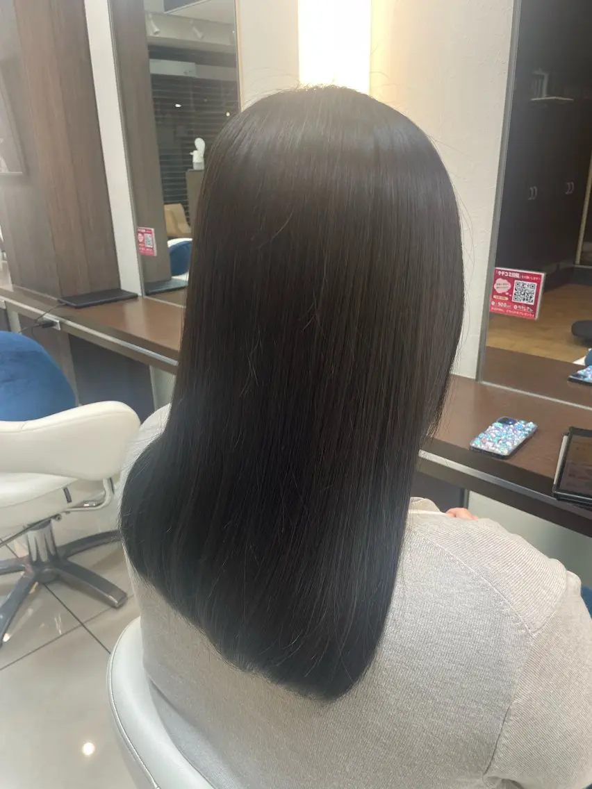 セミロング カラー グレージュ アベ ミオのヘアスタイル