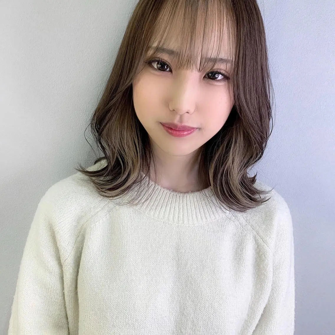 ミディアム カラー 澤村 志織のヘアスタイル
