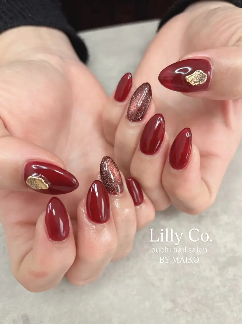 ネイル ゴールド 赤色 ハンドネイル ハンドケア Lilly Co.のネイルデザイン