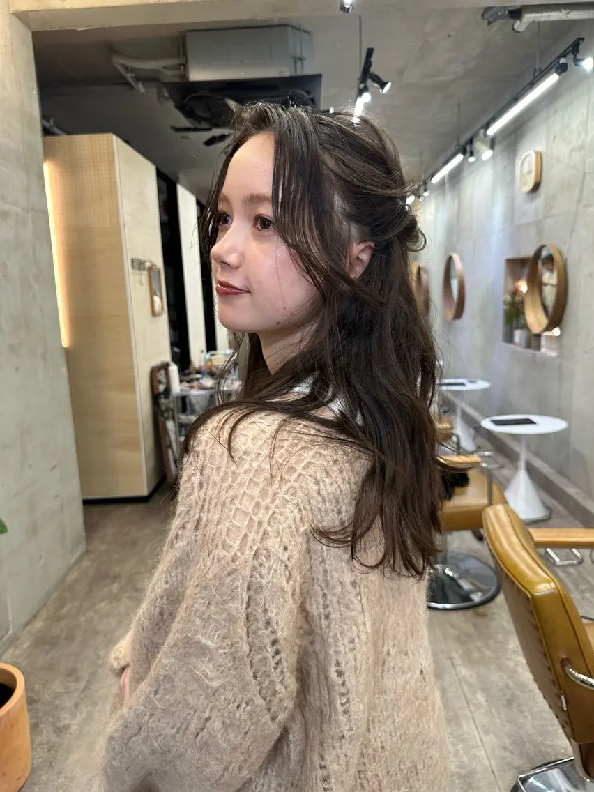 ロング カラー ヘアアレンジ ハーフアップ ベージュカラー ブリーチ ブラウンカラー ケアブリーチ カットモデル募集中 ／HARUKA🎀のヘアスタイル