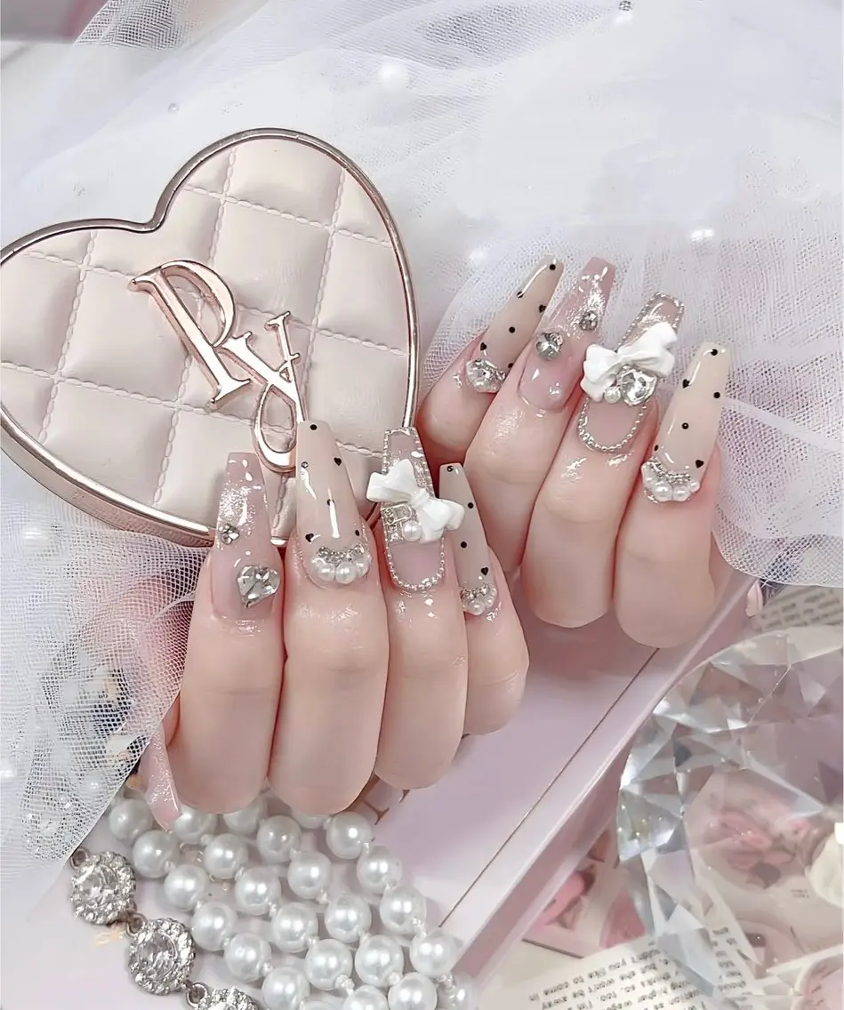 ロング 外国人風カラー 韓国風ヘア ハンドネイル E🌷nail 長さだし専門店のネイルデザイン