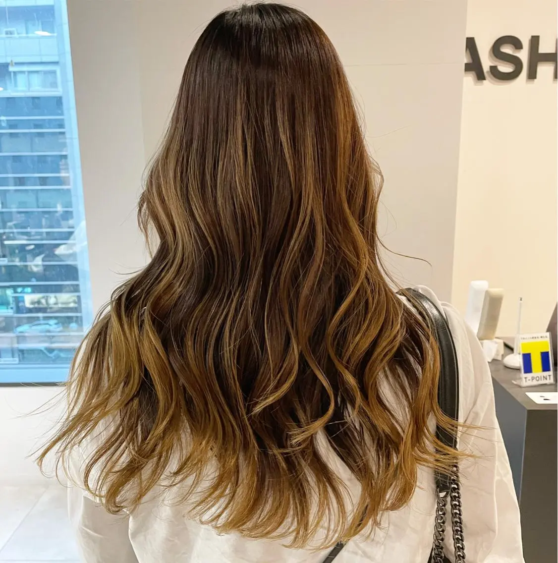 ミディアム カラー バレイヤージュ レイヤーカット ブリーチ👩‍🦳/ ‪✂︎MANAMIのヘアスタイル