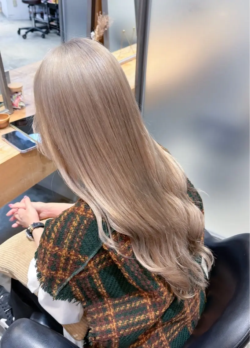 ロング カラー パーマ ヘアアレンジ ヘアカラー トリートメント ハイトーンカラー🤍 山下 優華のヘアスタイル