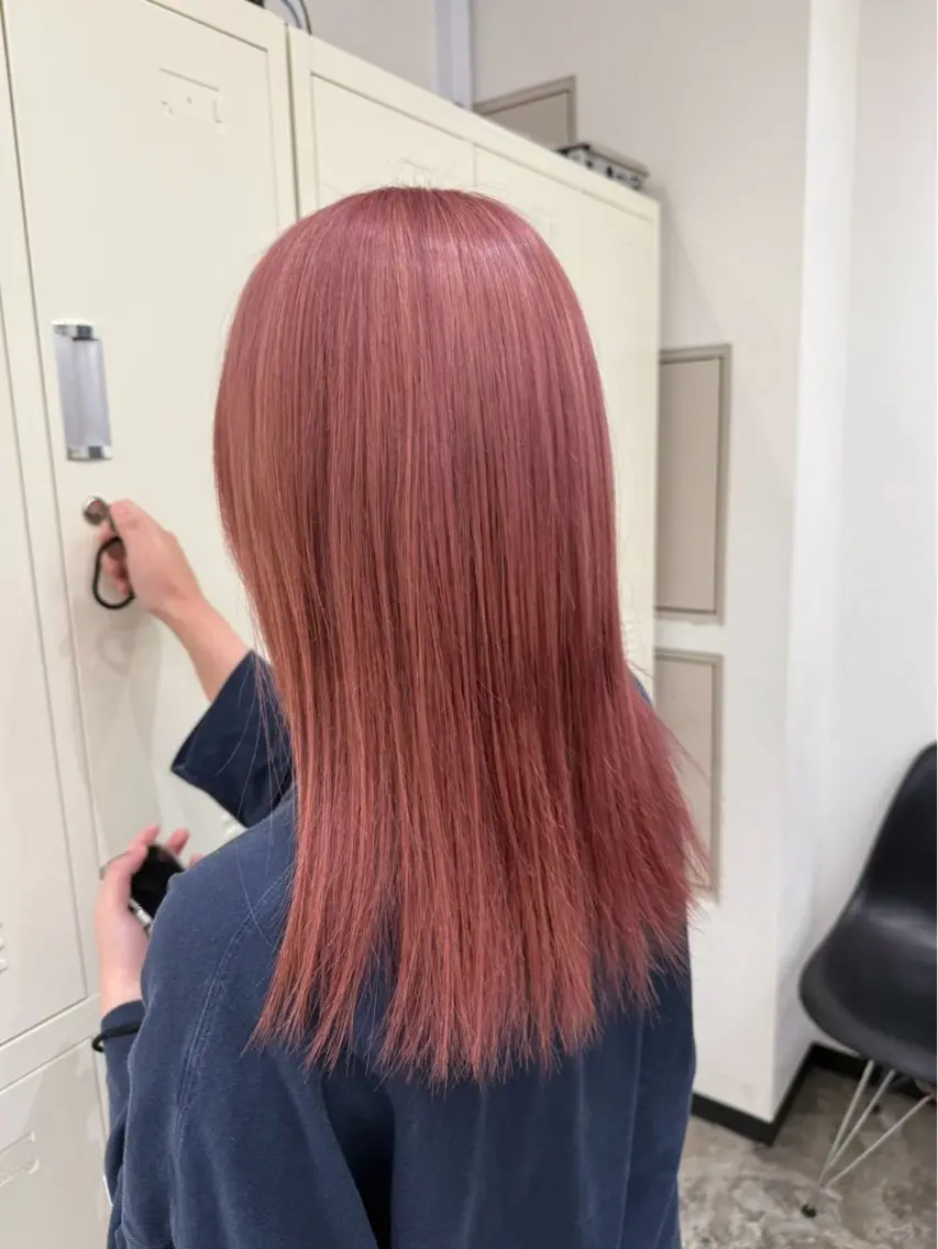 ロング カラー ブリーチ ピンクカラー 透明感カラー🩵 ワンホンカラー/えりのヘアスタイル
