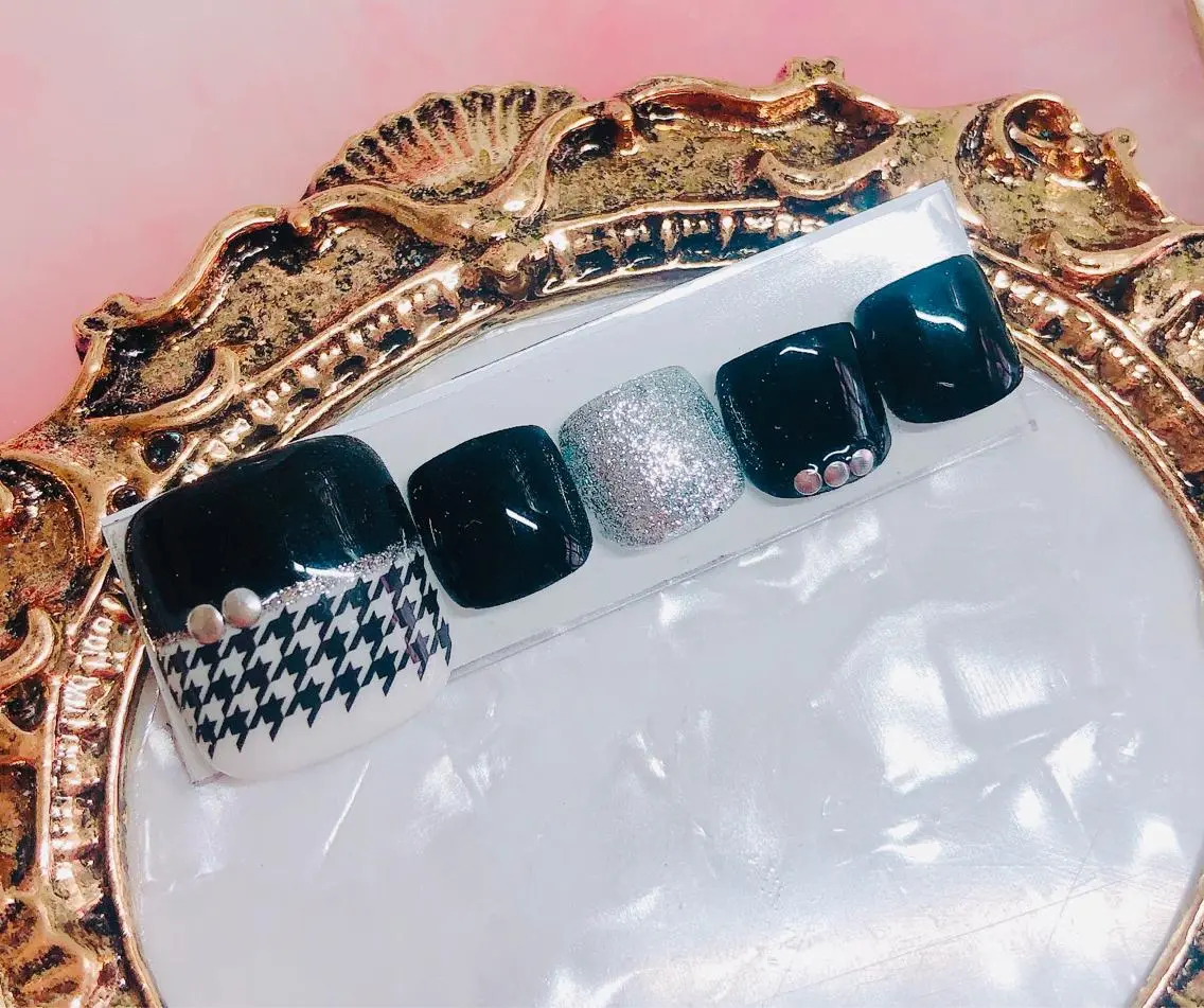 ネイル フットネイル フットネイル CROWN プライベートサロンのネイルデザイン