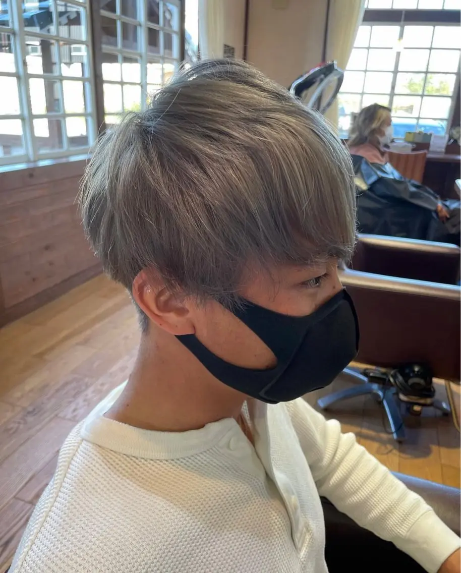 ショート カラー メンズ メンズブリーチ マッシュ ブリーチ シルバー 前原 真人のヘアスタイル