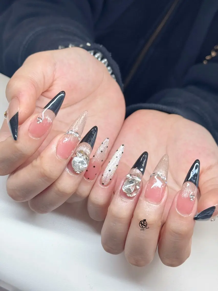 ネイル ボルドー ブラウン チークネイル ドット フットネイル ハンドネイル Ruby Nail 霞ヶ関店のネイルデザイン