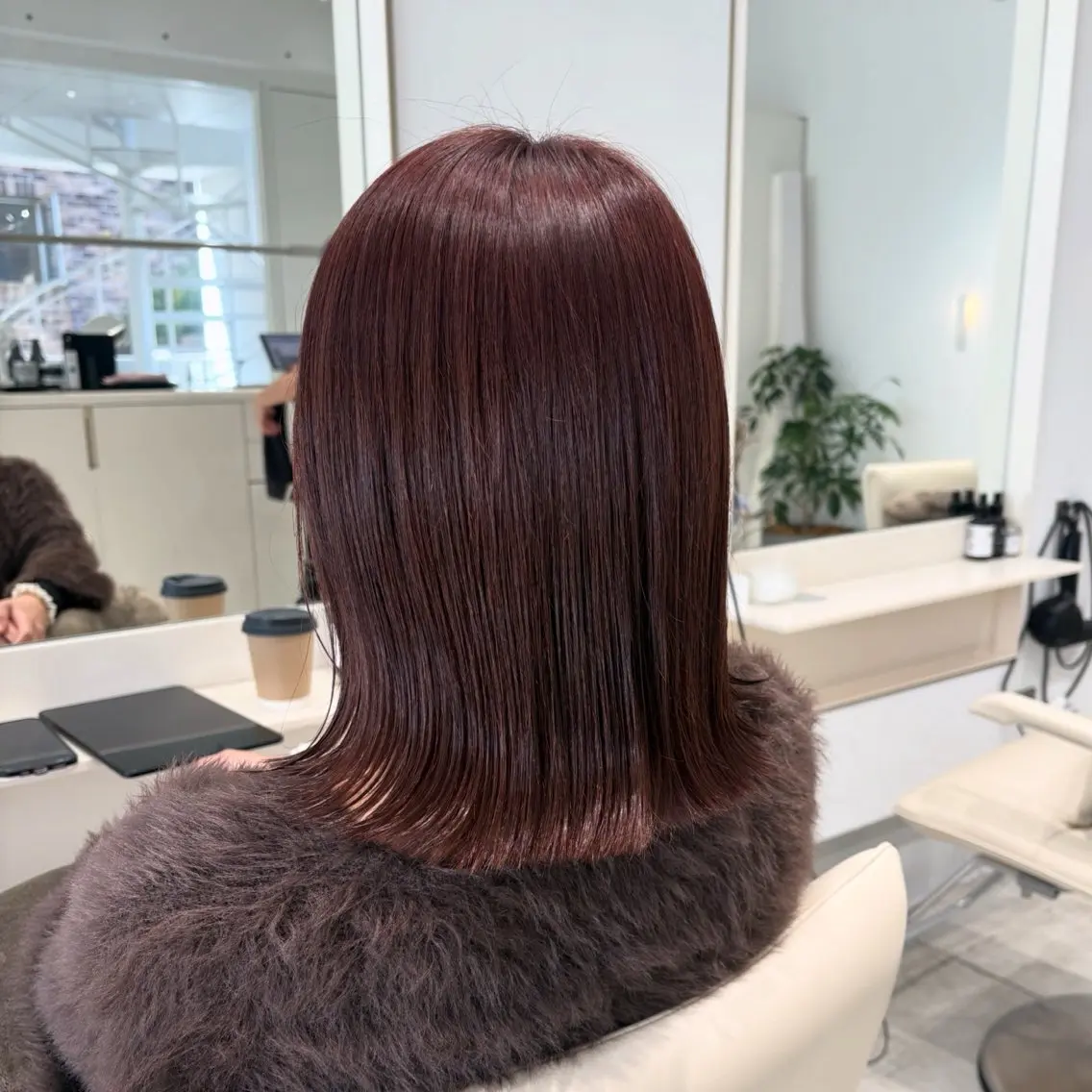 ミディアム カラー ベージュカラー ブラウンカラー カシス ピンクカラー ピンクベージュ ヘアカラー トリートメント ヘッドスパ ヘアセット カジュアルを女っぽく 𝗮𝘆𝗮𝗰𝗼のヘアスタイル