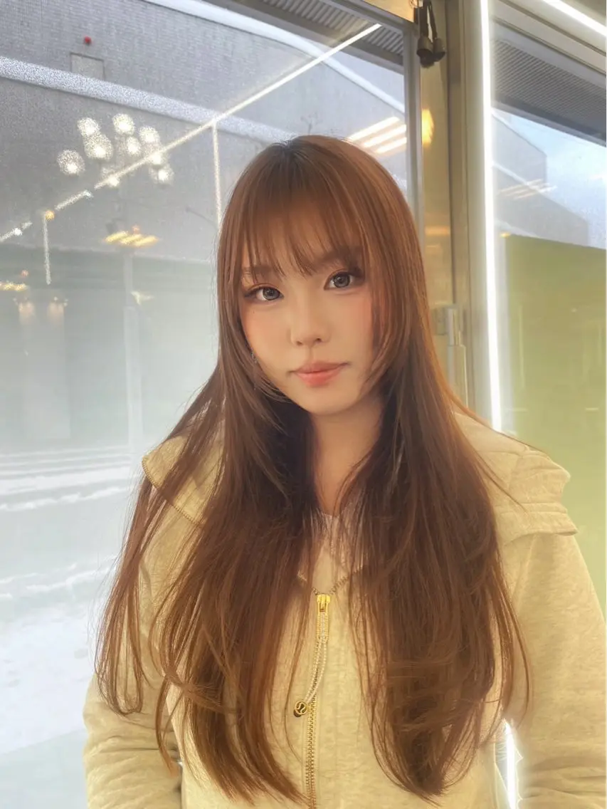 ロング 顔周りカット レイヤーカット カット ヘアカラー ユナ ナチュラル／透明感のヘアスタイル