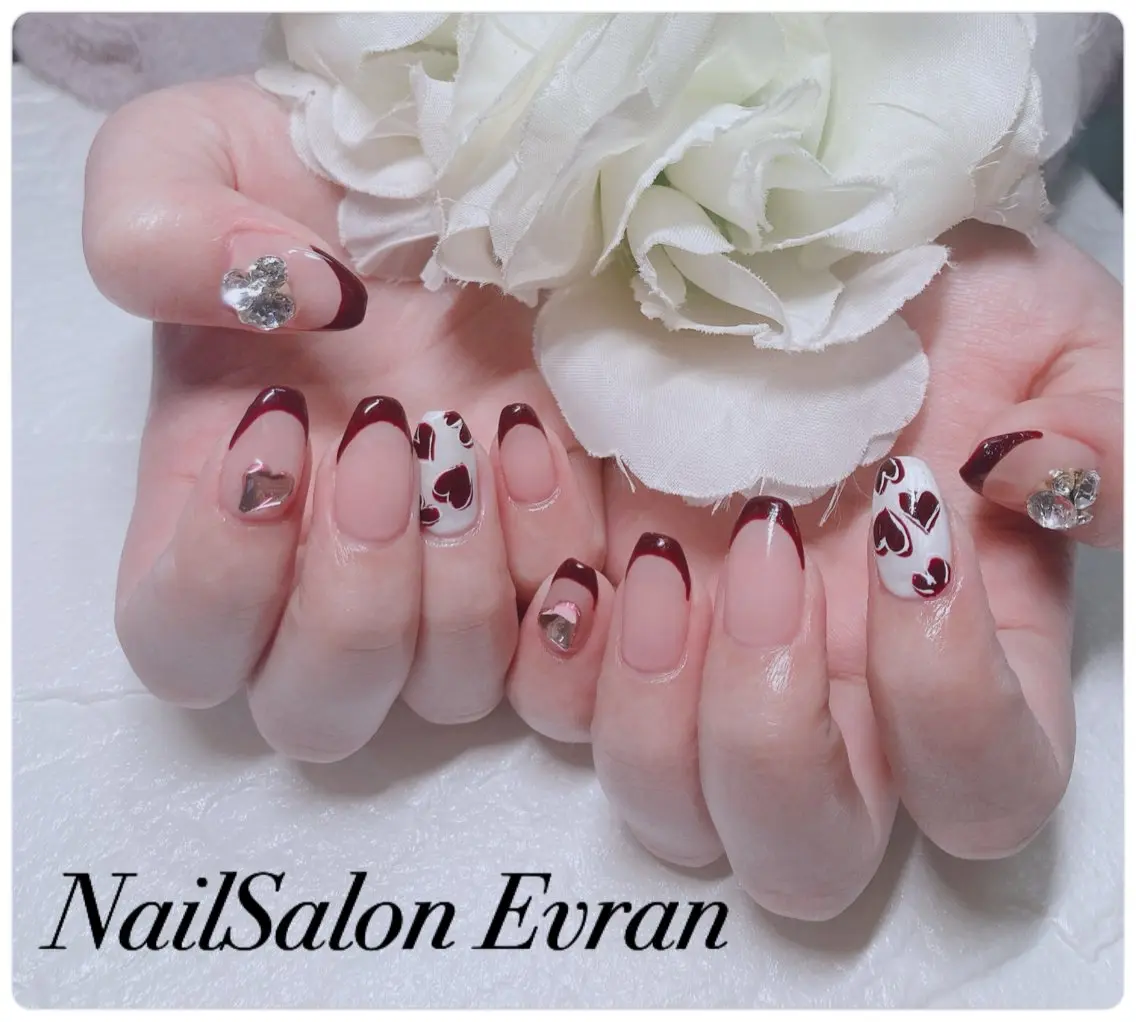 ネイル アートネイル フレンチネイル マグネットネイル 持ち込み ニュアンスネイル Nail salon Evranのネイルデザイン