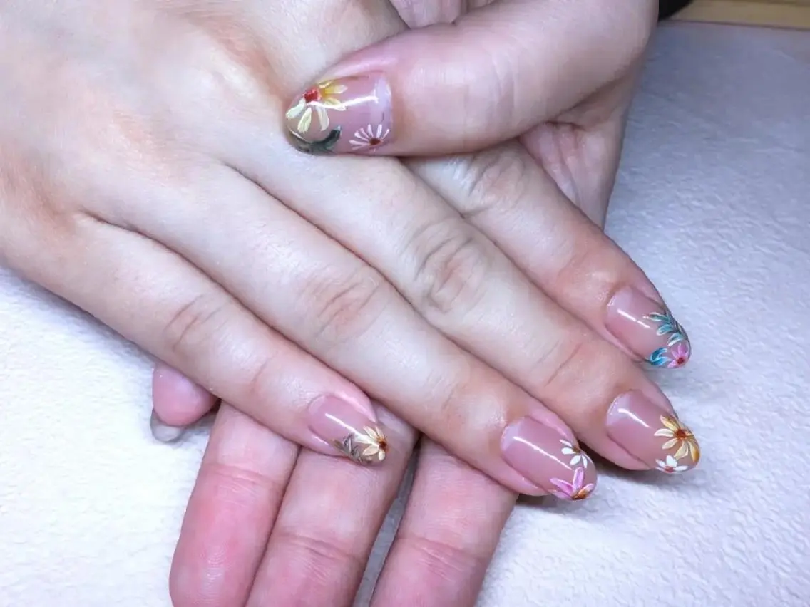 ミディアム ネイル 長さ出し フラワーネイル ジェルネイル ニュアンスネイル スカルプネイル T&A nailのネイルデザイン