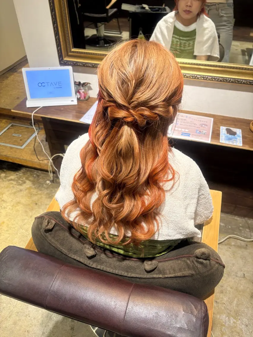 ヘアアレンジ 紅/透明感カラー /カットのヘアスタイル