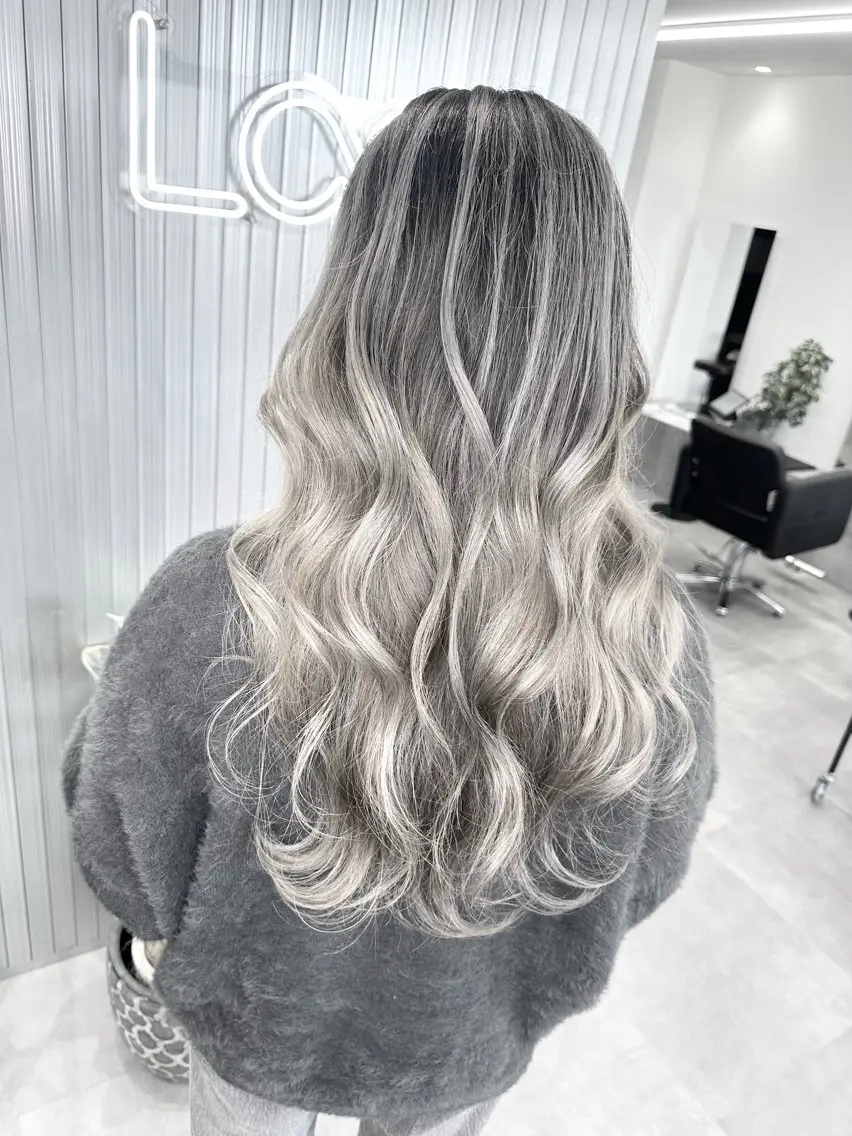 ロング カラー ヘアカラー LOOP hairのヘアスタイル