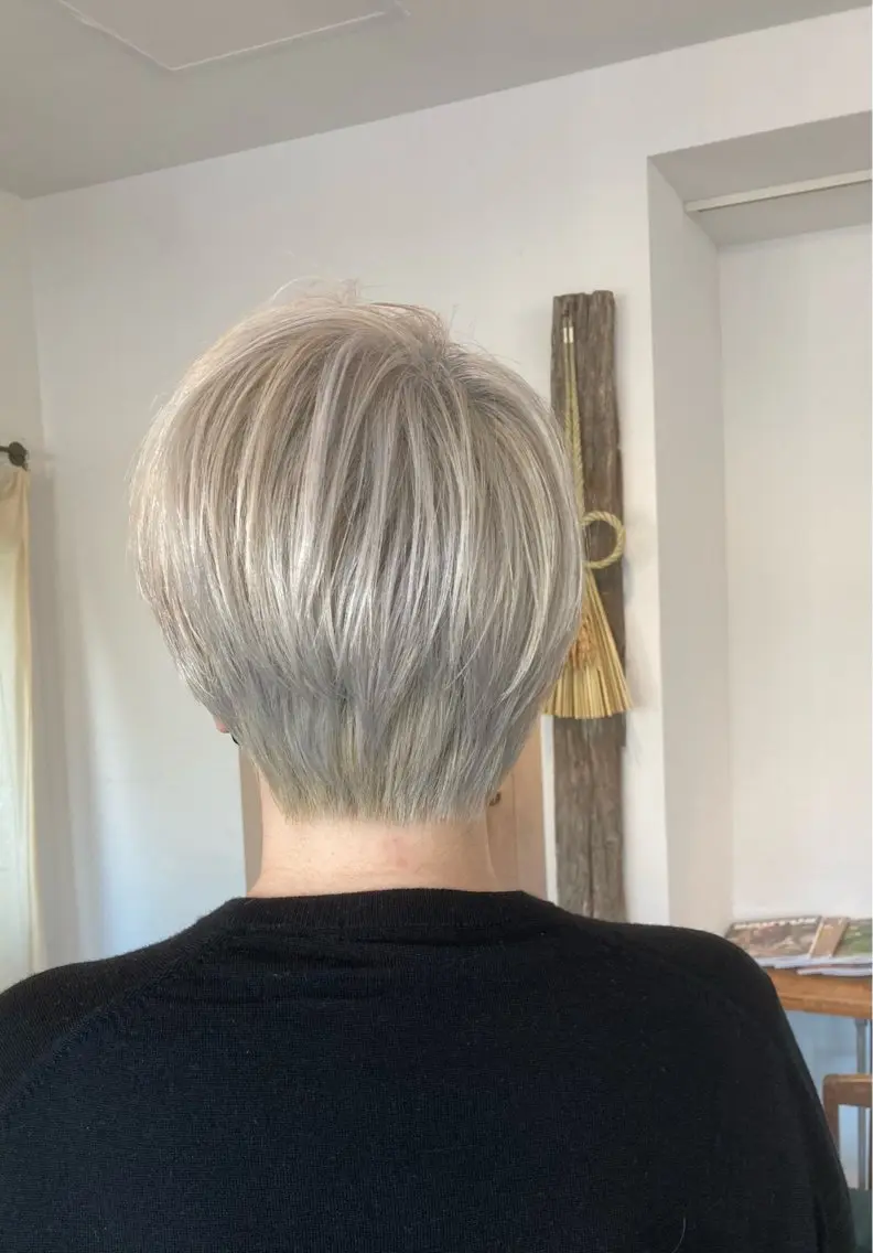 ショート カラー ブリーチ ショートヘア vahan✂︎ 小林未果🕊のヘアスタイル