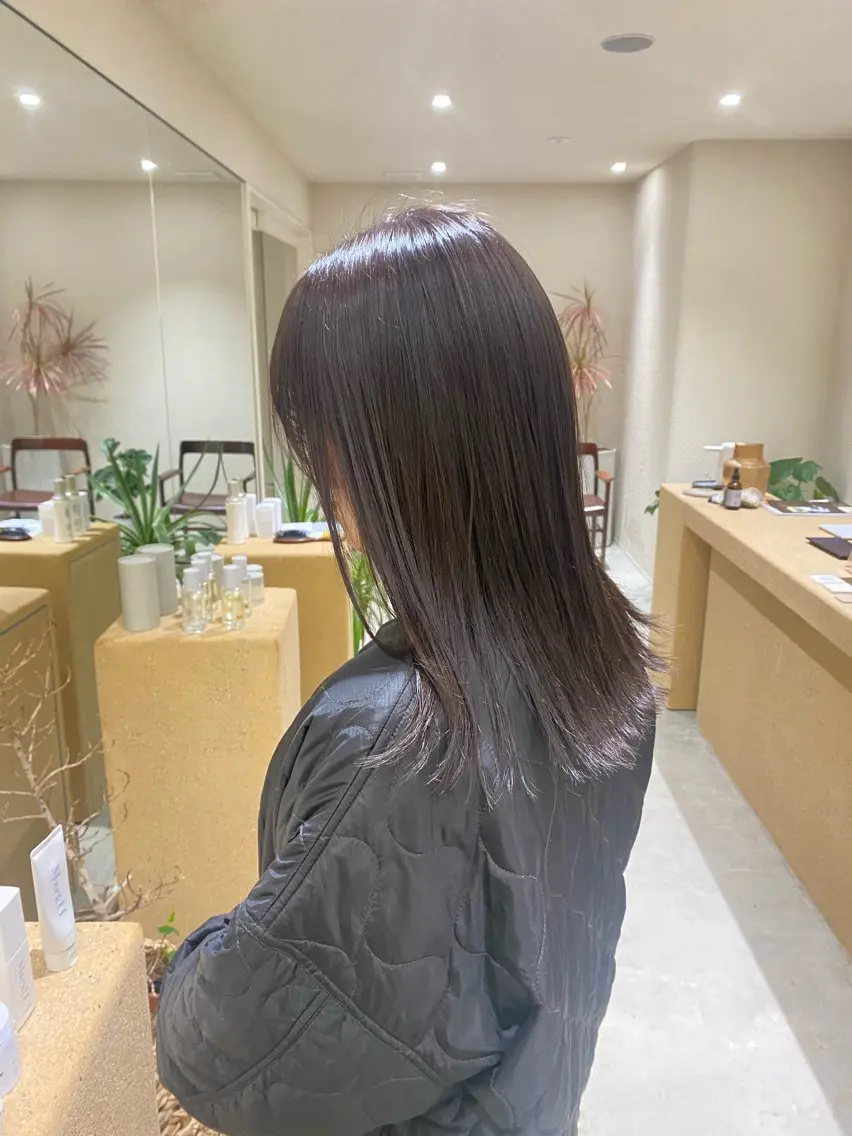カラー グレージュ que/清水 未蘭のヘアスタイル