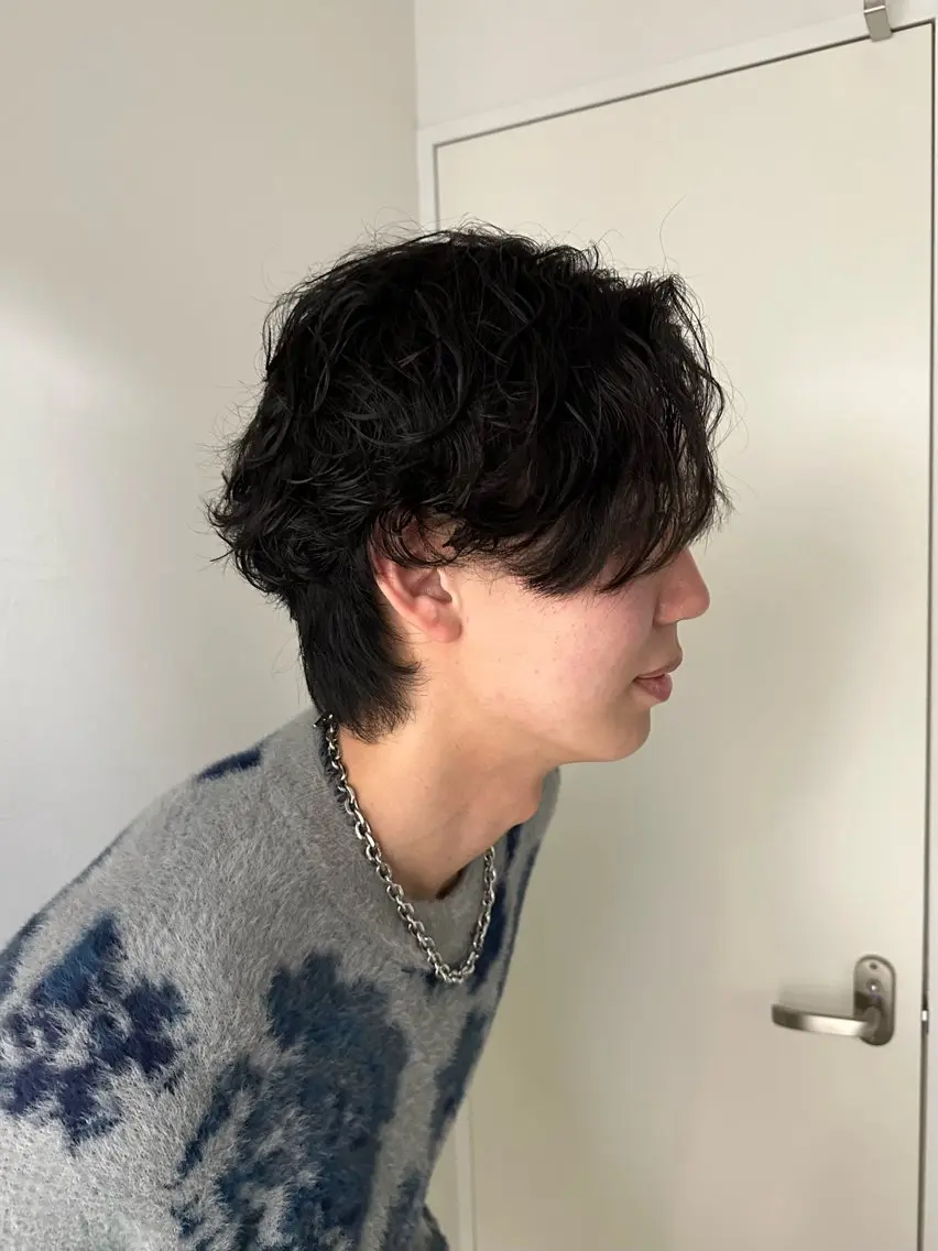 ショート パーマ メンズ メンズパーマ 波巻きパーマ 顔周りカット カット パーマ enrichミヤモト ヒロヤのヘアスタイル