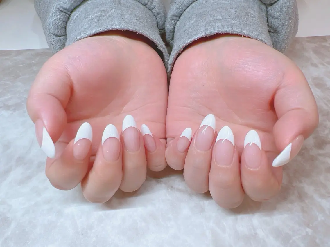 ネイル フレンチネイル ハンドネイル Chipi Neneのネイルデザイン