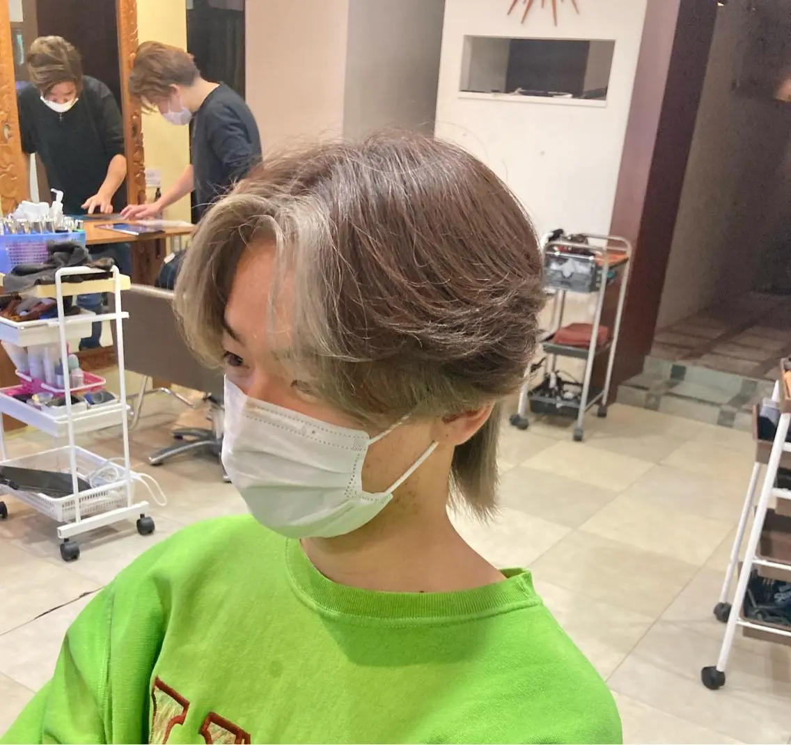 ショート カラー メンズ メンズインナーカラー ベージュカラー インナーカラー カット ヘアカラー トリートメント カットが上手い 💇♂🌸サク🌸のヘアスタイル