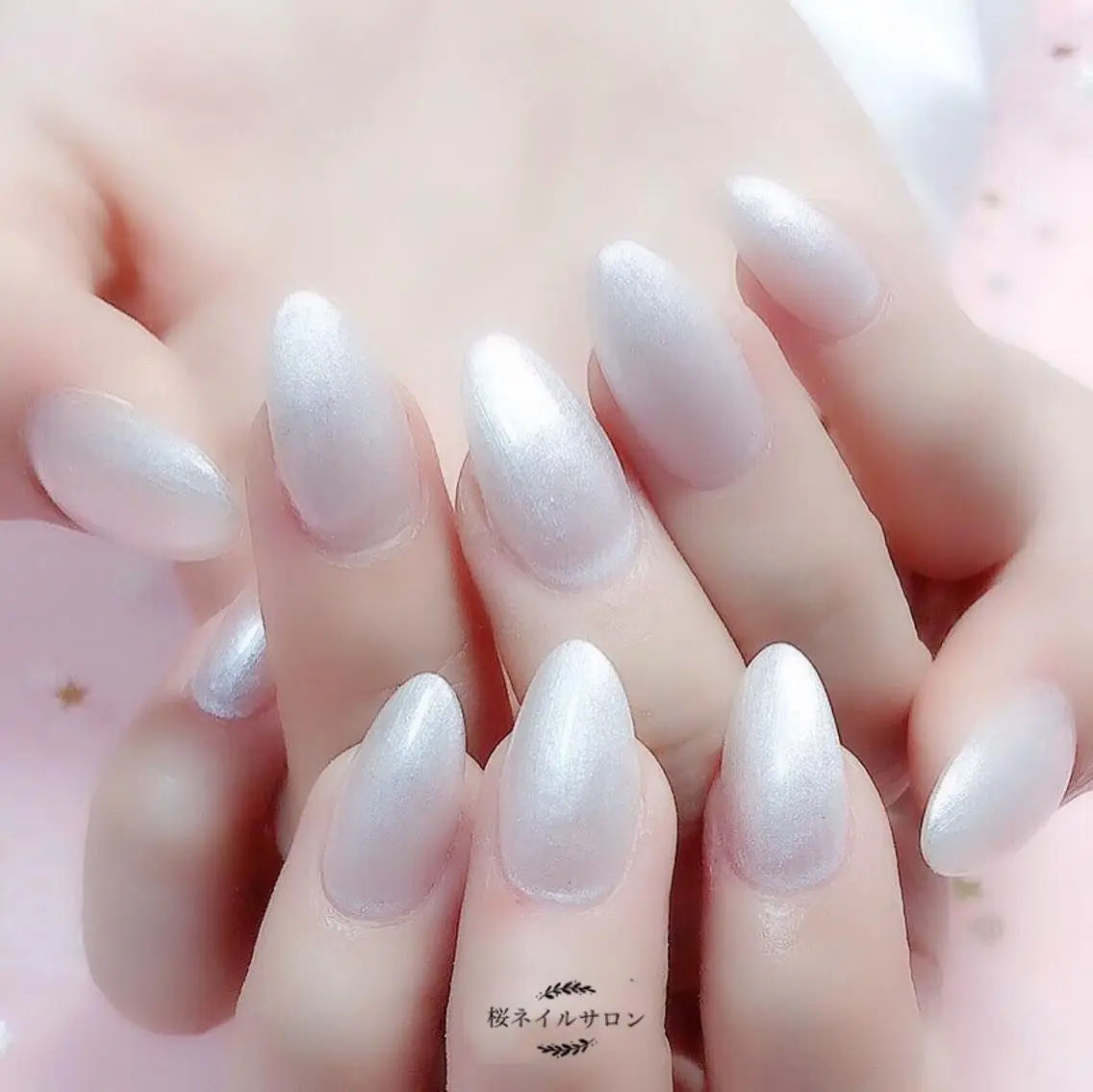 ネイル ワンカラーネイル シンプルネイル ホワイト ハンドネイル MoonNail ユリ🌸のネイルデザイン