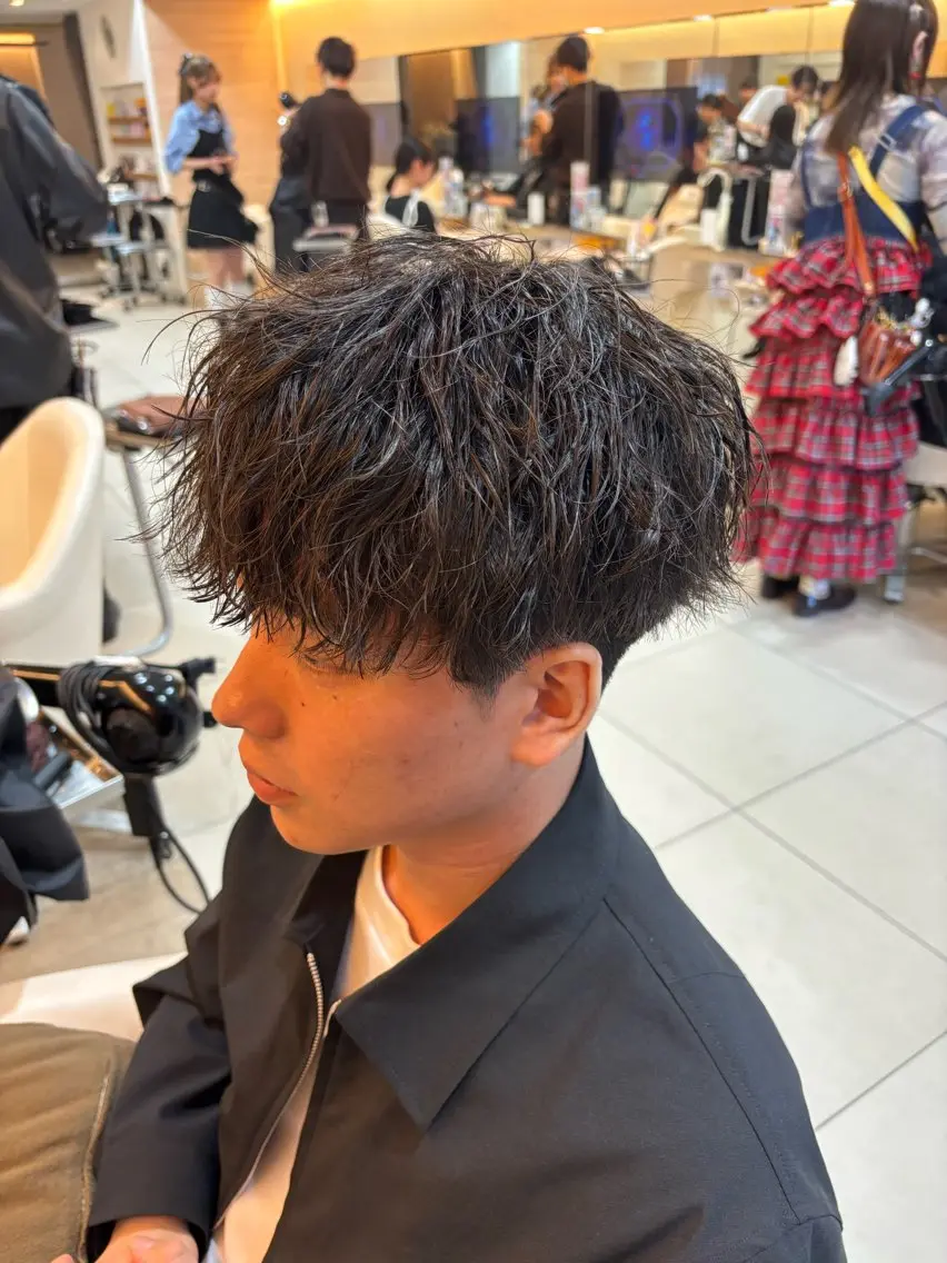 ショート パーマ メンズ メンズパーマ メンズツイストパーマ ツイストパーマ カット パーマ トリートメント 塩谷黎✨イルミナ カラーメンズパーマ✨のヘアスタイル