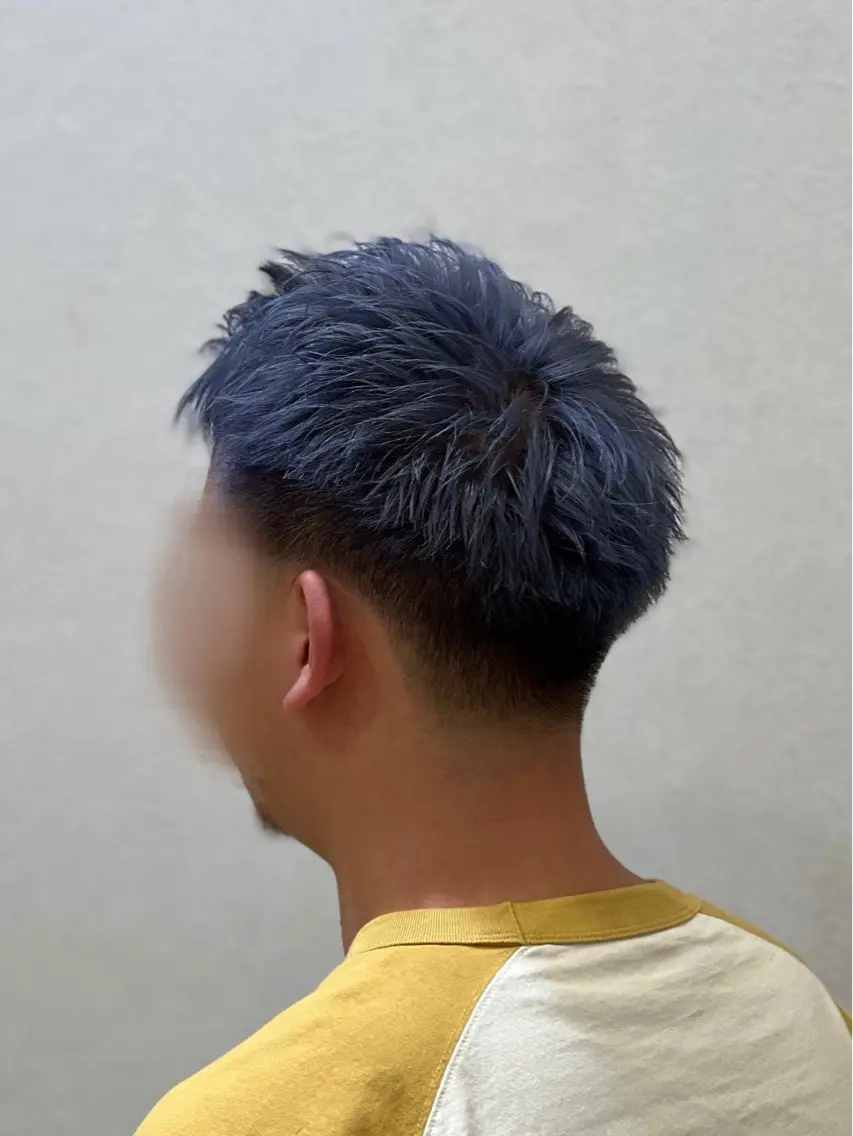 カラー メンズ メンズブリーチ アッシュ ブリーチ ブルーカラー カット ヘアカラー トリートメント 山口 玖瑠美のヘアスタイル