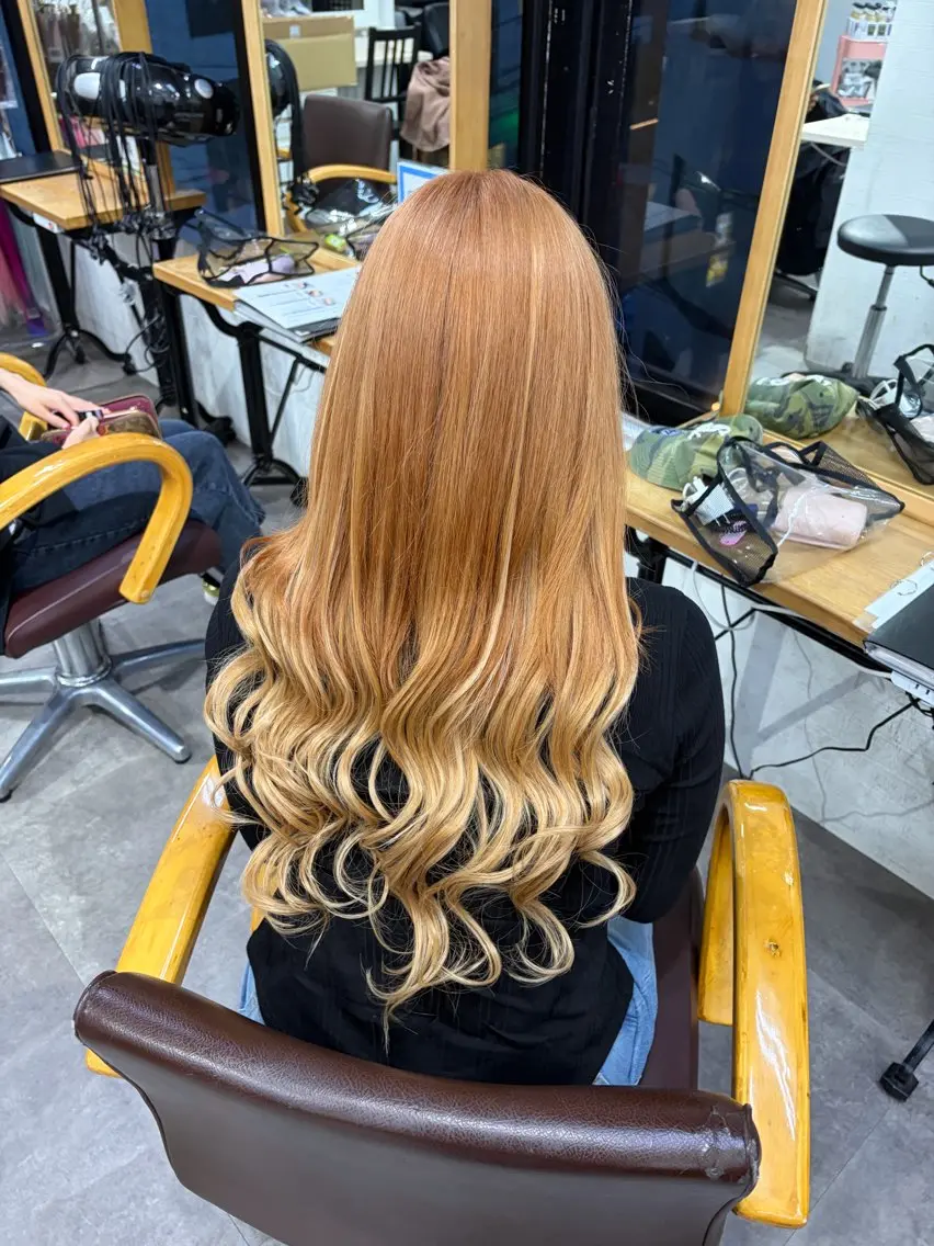 セミロング ヘアカラー エクステ ⭐️U-topia ⭐️和泉田　りさ⭐️のヘアスタイル
