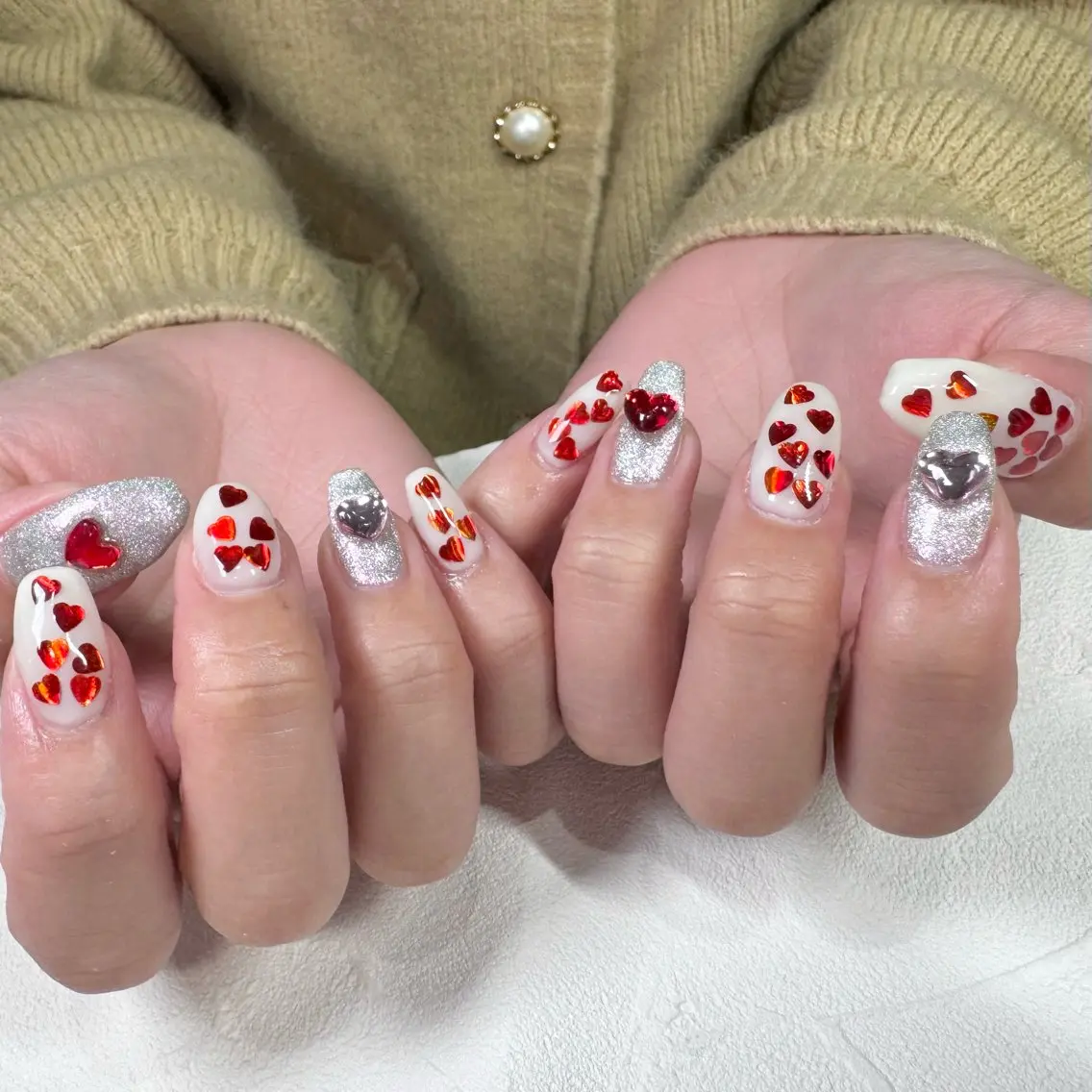 ネイル バレンタイン ハンドネイル RIEKO🍒 ワンホン♡推しネイルのネイルデザイン