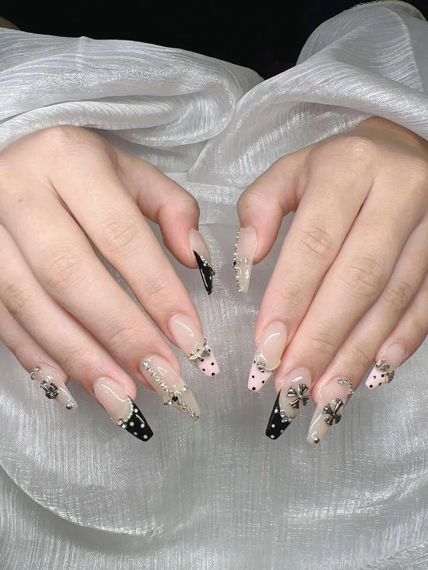 ネイル 長さ出し グラデーション 卒業式 キラキラネイル マグネットネイル ハンドネイル Lee Nailsのネイルデザイン
