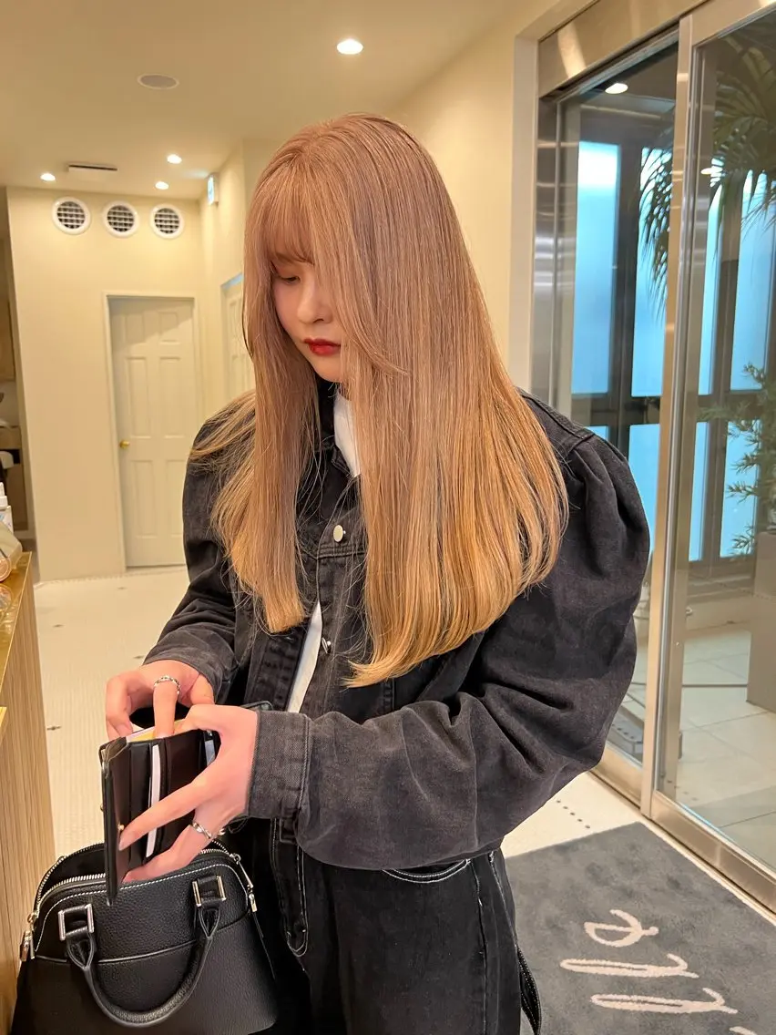 ロング 韓国風ヘア レイヤーカット ロング カット 抜きっぱなしブロンド /ハイトーン/カナタのヘアスタイル
